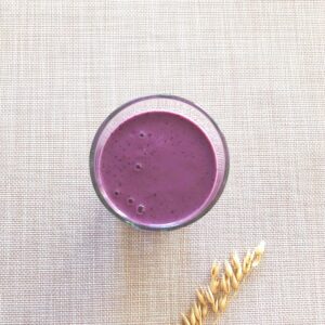 Bärsmoothie med halva sockret